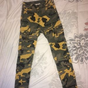 Skinny cargo pants